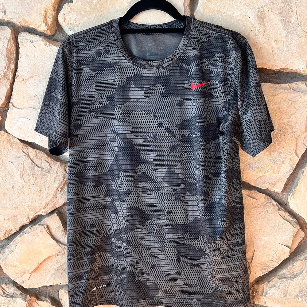 The Nike Tee Dri-Fit Charcoal Camo Shirt - S